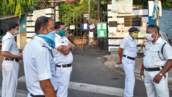 కరోనా ఎఫెక్ట్; హీరో నిఖిల్కు రెండు చలాన్లు జారీ చేసిన పోలీసులు