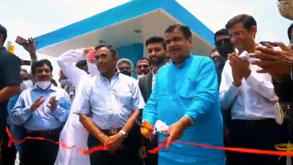 భారతదేశపు తొలి వాణిజ్య ద్రవీకృత సహజ వాయువు (ఎల్ఎన్జి) ప్లాంట్ ప్రారంభం