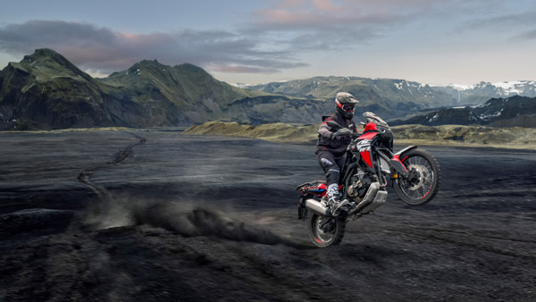 కొత్త 2022 Honda Africa Twin అడ్వెంచర్ మోటార్సైకిళ్ల ఆవిష్కరణ