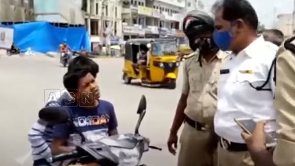రోడ్డుపై స్కూటర్ రైడ్ చేస్తూ పట్టుబడ్డ మైనర్స్; వారి సమాధానాలకు షాక్ తిన్న పోలీసులు.. చివరకు ఏమైందంటే