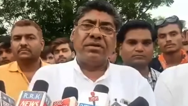పెట్రోల్ తక్కువ ధరకు కావాలంటే ఆఫ్ఘనిస్తాన్ వెళ్ళండి; బిజెపి నాయకుని ఘాటు వ్యాఖ్యలు