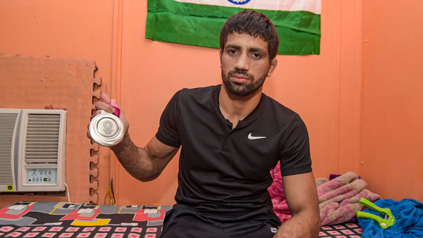 Tokyo Olympics లో మెడల్స్ సాధించిన మరో ఇద్దరికి Renault Kiger గిఫ్ట్; మీరు చూడండి