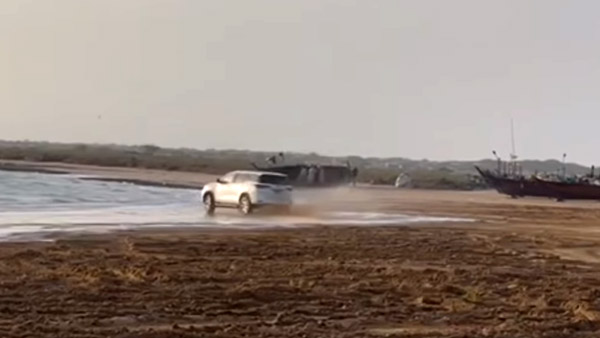 బీచ్లో బోల్తాపడ్డ Toyota Fortuner; వీడియో వైరల్