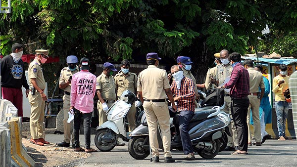 మద్యం తాగి రోడ్డుపై వీరంగం సృష్టించిన మహిళ; వీడియో