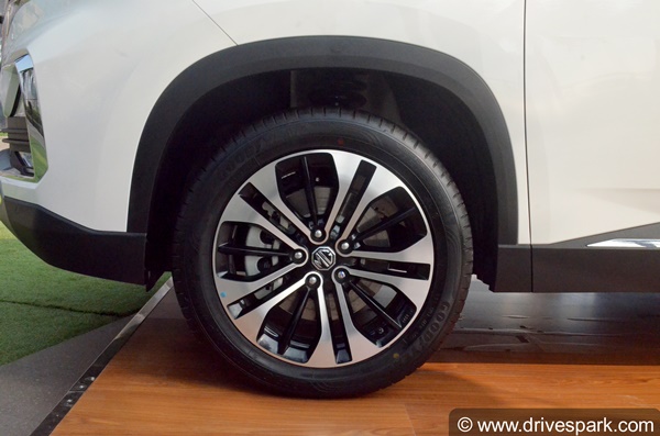 MG Hector వేరియంట్లలో మార్పులు; సూపర్ ట్రిమ్ డిస్కంటిన్యూ - డీటేల్స్
