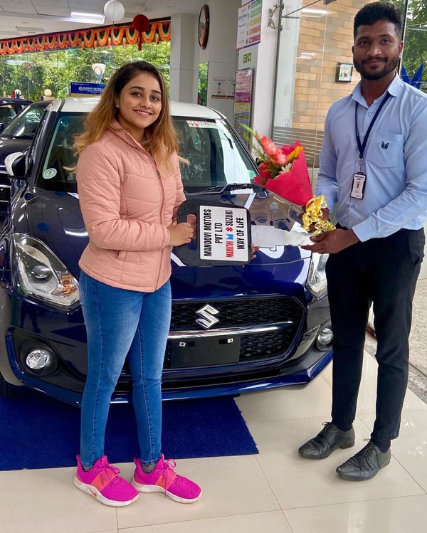 బిగ్బాస్ ఫేమ్ బ్యూటీ 'ధనుశ్రీ' కొత్త కార్.. చూసారా!!