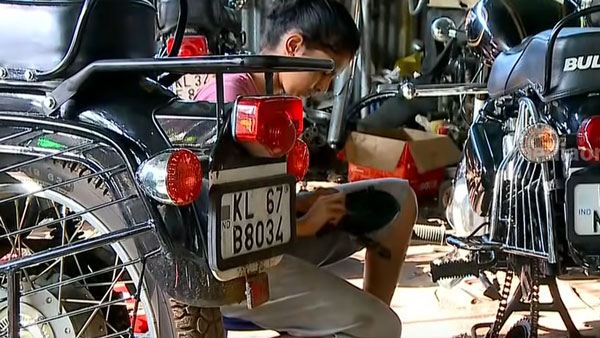 ఔరా.. 19 ఏళ్ల చిన్నది Royal Enfield బైక్ రిపేర్ చేస్తుంది.. వీడియో చూసారా..!!