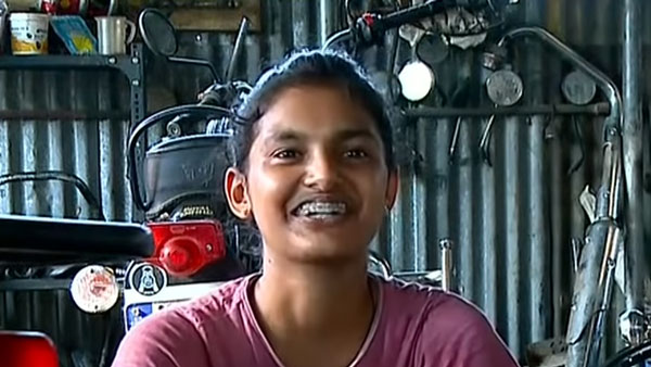 ఔరా.. 19 ఏళ్ల చిన్నది Royal Enfield బైక్ రిపేర్ చేస్తుంది.. వీడియో చూసారా..!!