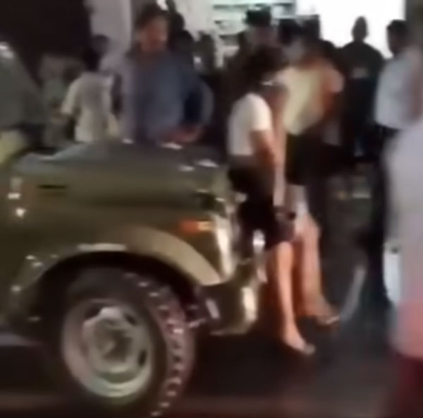 నడి రోడ్డుపై మద్యం మత్తులో మహిళా మోడల్ వీరంగం.. దెబ్బ తిన్న ఇండియన్ ఆర్మీ Maruti Gypsy