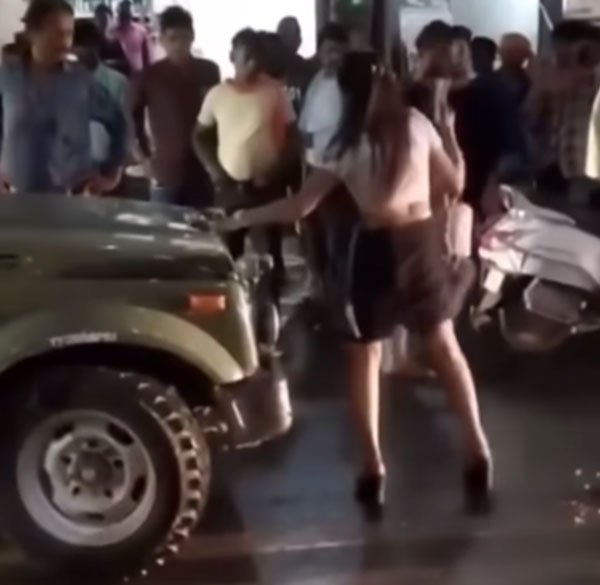 నడి రోడ్డుపై మద్యం మత్తులో మహిళా మోడల్ వీరంగం.. దెబ్బ తిన్న ఇండియన్ ఆర్మీ Maruti Gypsy