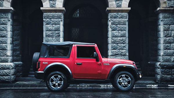 Force Gurkha వర్సెస్ Mahindra Thar: రెండింటిలో ఏది మేలంటారు?