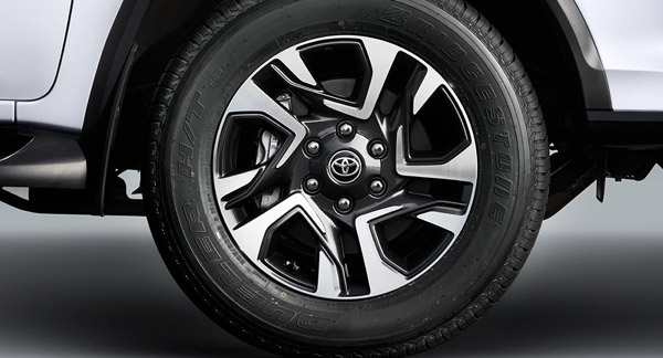 భారత మార్కెట్లో Toyota Fortuner Legender 4x4 లాంచ్ ఎప్పుండంటే..?