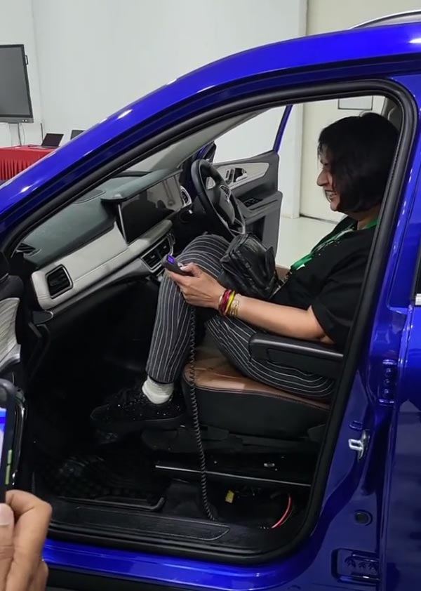 Mahindra XUV700 ఇప్పుడు స్పెషల్ సీటుతో.. ఇది వారికి మాత్రమే