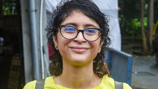 కొత్త ఎలక్ట్రిక్ స్కూటర్ కొనుగోలు చేసిన ప్రముఖ బాలీవుడ్ డైరెక్టర్: పూర్తి వివరాలు
