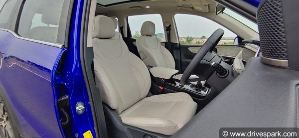 XUV700 లో వేరియంట్ల వారీగా లభించే ఫీచర్లు