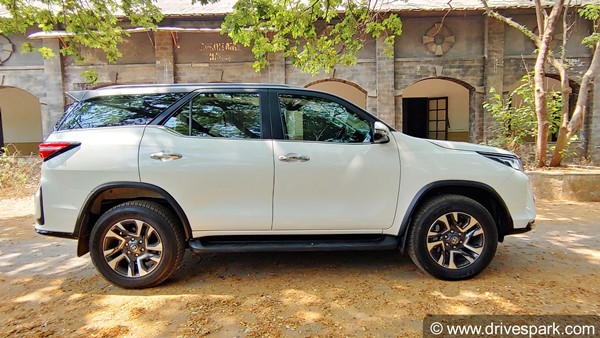 Toyota Fortuner Legender 4x4 విడుదల: ధర, ఫీచర్లు, వివరాలు