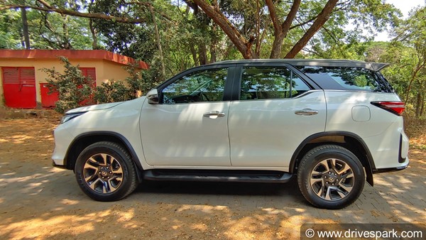 Toyota Fortuner Legender 4x4 విడుదల: ధర, ఫీచర్లు, వివరాలు