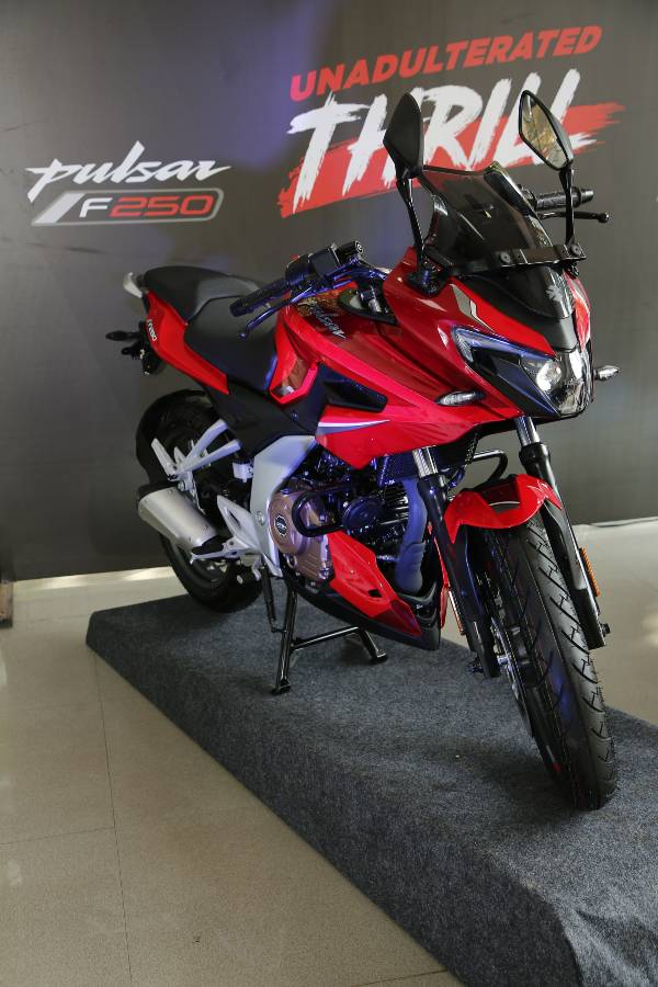 Pulsar 250 డెలివరీలు స్టార్ట్ చేసిన Bajaj.. ఫస్ట్ బైక్ డెలివరీ ఎక్కడంటే?