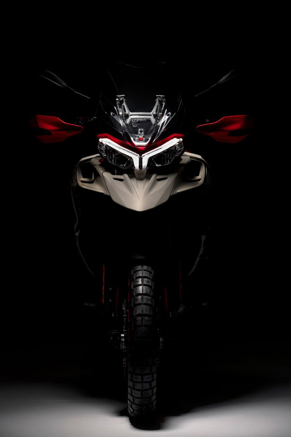 సరికొత్త Benelli TRK 800 అడ్వెంచర్ బైక్ ఆవిష్కరణ; త్వరలోనే విడుదల