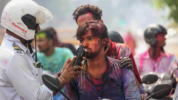 డ్రంక్ అండ్ డ్రైవ్ విషయంలో తెలంగాణా హైకోర్టు సంచల తీర్పు.. వావనాలను జప్తు చేసే అధికారం పోలీసులకు లేదు!