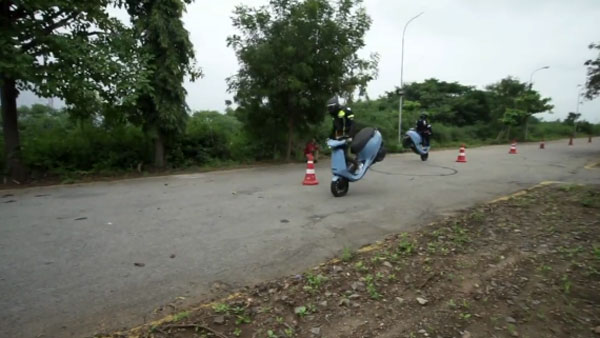దుమ్మురేపుతున్న Ola Electric Scooter వీడియో.. డోంట్ మిస్