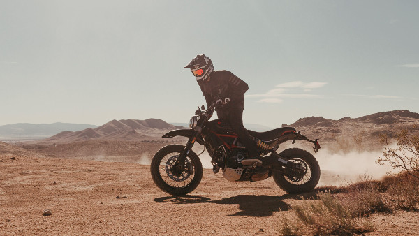 భారత్లో విడుదలైన 'Ducati Scrambler Desert Sled Fasthouse' బైక్: ధర రూ. 10.99 లక్షలు