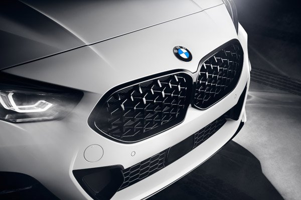 భారత మార్కెట్లో BMW 220i బ్లాక్ షాడో ఎడిషన్ విడుదల.. ధర రూ. 43.40 లక్షలు మాత్రమే..!!