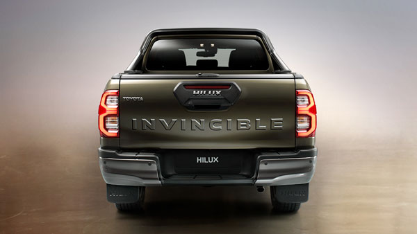 స్పాట్ టెస్ట్లో కనిపించిన కొత్త Toyota Hilux.. లాంచ్ ఎప్పుడంటే