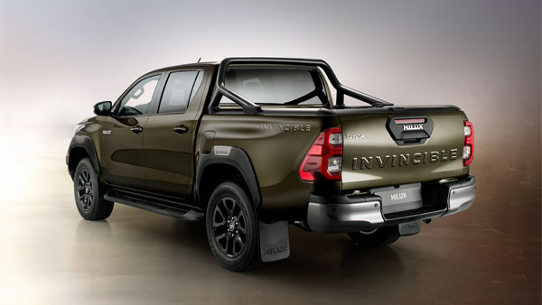 స్పాట్ టెస్ట్లో కనిపించిన కొత్త Toyota Hilux.. లాంచ్ ఎప్పుడంటే