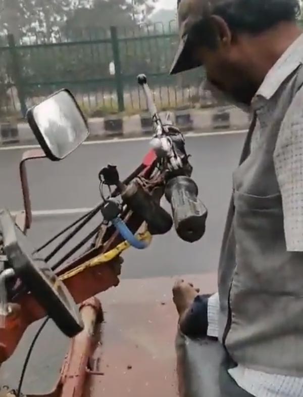 దివ్యాంగుడి సాహసానికి ఆనంద్ మహీంద్రా ఫిదా.. కంపెనీలో జాబ్ ఆఫర్