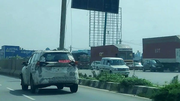 స్పాట్ టెస్ట్లో కనిపించిన Mahindra XUV700 కొత్త వేరియంట్: వివరాలు