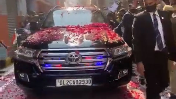 నరేంద్ర మోదీ Toyota Land Cruiser: ధర & ఫీచర్స్ అన్నీ ఎక్కువే.. ఎందుకో తెలుసా..!!