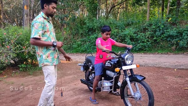 రాయల్ ఎన్ఫీల్డ్ బైక్గా మారిన TVS XL100.. మీరూ చూడండి