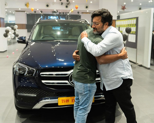 జర్మన్ లగ్జరీ కారు కొన్న ప్రేమకావాలి హీరో 'ఆది'.. మీరు చూసారా..!!