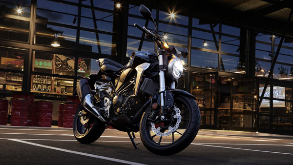 ఎట్టకేలకు భారత్లో అడుగుపెట్టిన 2022 Honda CB300R: ధర & వివరాలు