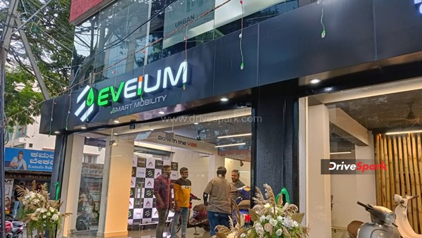 బెంగళూరులో ప్రారంభమైన EVeium ఎక్స్పీరియన్స్ సెంటర్: పూర్తి వివరాలు