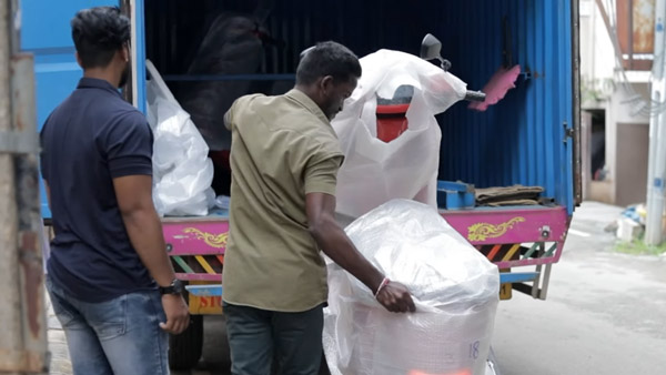 మీరు 'ఓలా ఎస్1' బుక్ చేసుకున్నారా.. డెలివరీల మొదలైపోయాయ్..!!